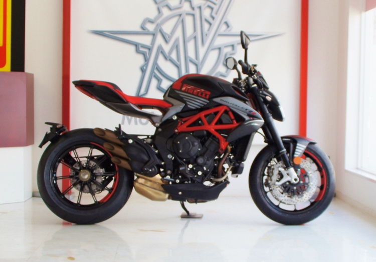 【静岡店】BRUTALE800PIRELLI「はままつポンポンまつり」で展示します