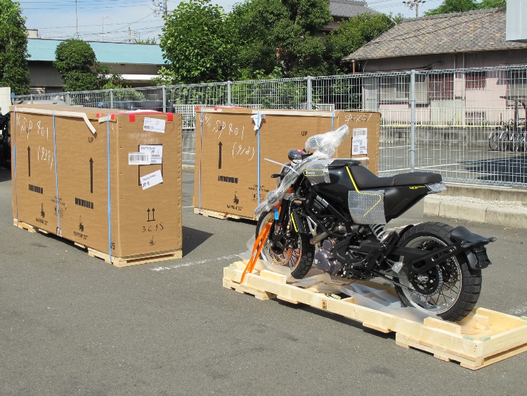 HUSQVARNA SVARTPILEN & VITPILEN401 続々入荷中！