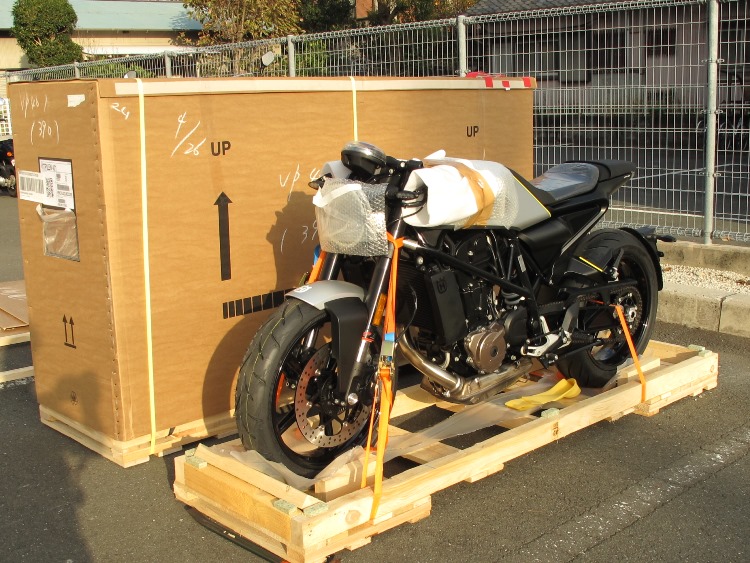 HUSQVARNA VITPILEN 入荷！