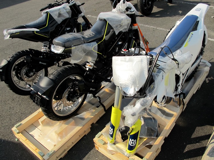 HUSQVARNA FE250 & SVARTPILEN401 入荷